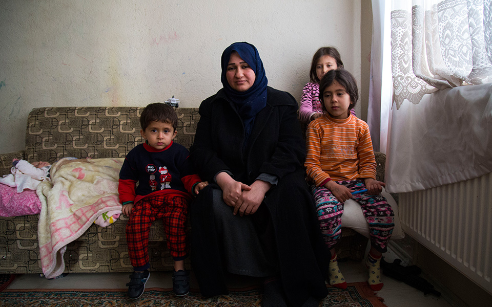 Facebook grubu yalnız bir anne olan Inas’a kalacak bir yer ve eşya bulması için yardımcı oldu. (Foto: Sharon Nadeem)