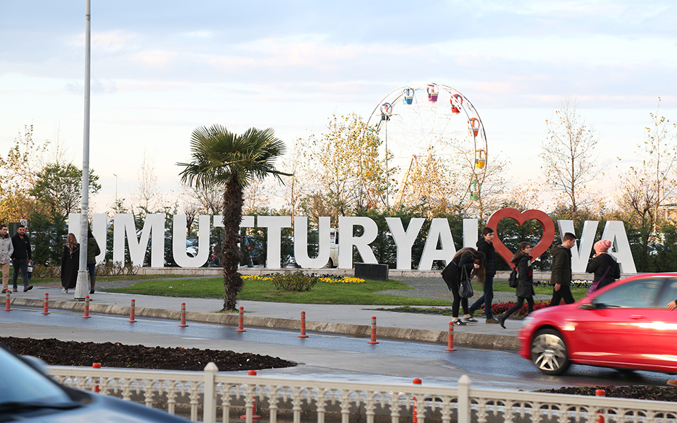 Yalova Türkiye’de mültecilerin gönderildiği 69 uydu kentten biri. (Foto: Aryn Strickland)